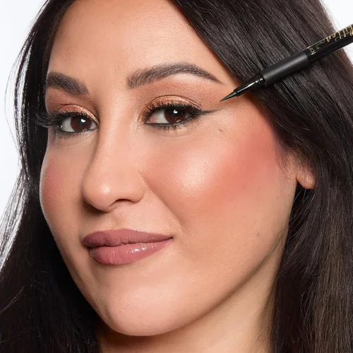 Vista 4 de tarte Sex Kitten Liquid Liner - Delineador líquido con aceite de ricino para pestañas atrevidas y nutritivas, impermeable, uso durante todo el día