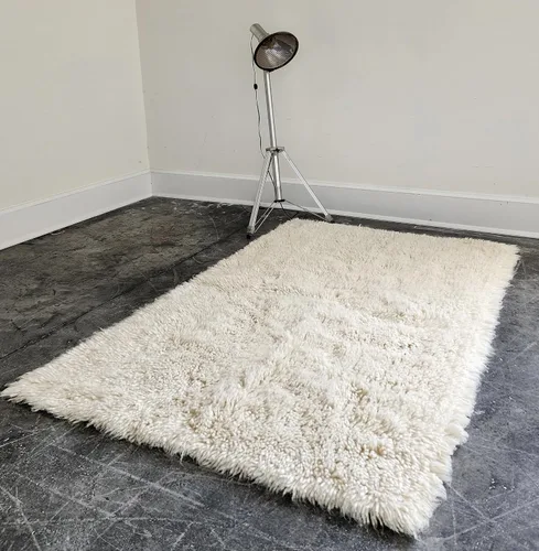 Vista 3 de Alfombras flokati elegantes de bajo perfil, todo el grosor con un pelo más bajo, 100% lana orgánica, alfombra lanuda de lana natural blanquecina