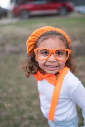 Vista 6 de Disfraz Blippi para niños Blippi disfraz de Halloween y más Incluye sombrero Blippi pajarita tirantes y gafas Blippi Deja que tus hijos se vistan