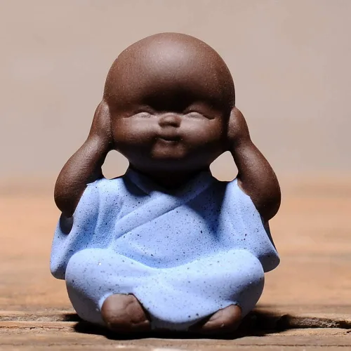 Vista 3 de 4 figuras de cerámica de cuatro monjes sabios, lindas mascotas de té de porcelana blanca (oído/ver/hablar/no hacer el mal) - Mini adorno zen