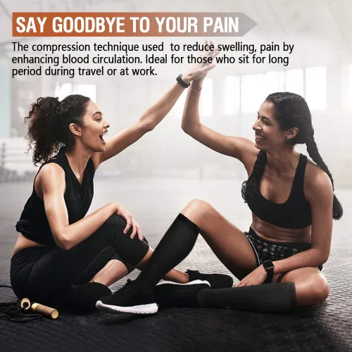 Vista 4 de Calcetas de compresión para mujeres y hombres, ideales para atletismo, mejoran la circulación y recuperación.