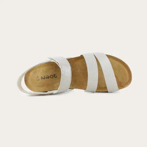 Vista 3 de Naot Kayla sandalia con taco de cuña para mujer Piel de lagarto beige