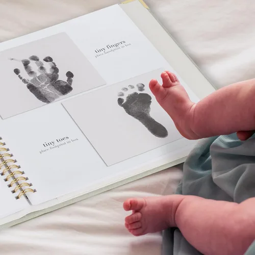 Vista 15 de Libro de recuerdos de bebé para niños y niñas – Libro atemporal para bebés de 5 años – Libro de recortes de diario neutro o álbum de fotos