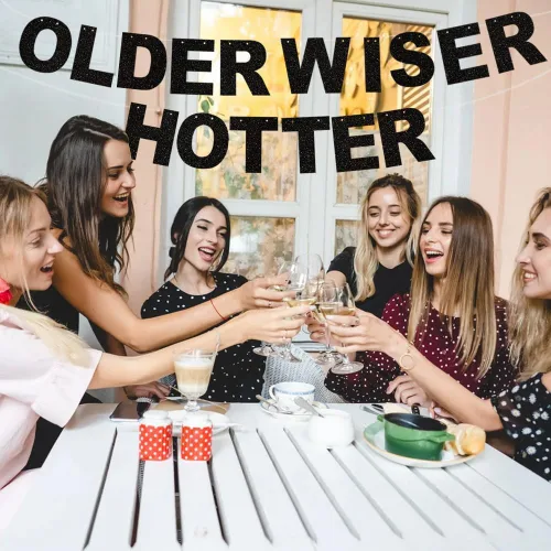 Vista 6 de BEISHIDA Cartel negro con purpurina Older Wiser Hotter – No DIY – Cartel de cumpleaños pre-encordado para mujeres 40, 50, 60, 70, 80, divertido
