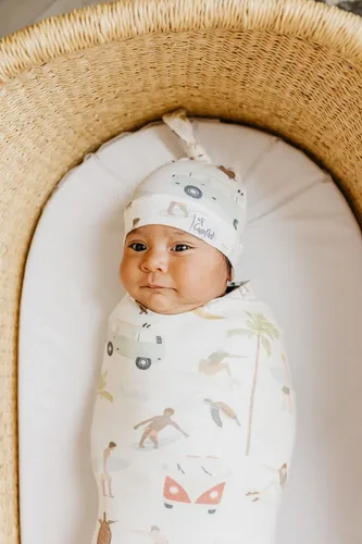 Vista 28 de Copper Pearl Gorro de bebé con nudo superior elástico suave Millie