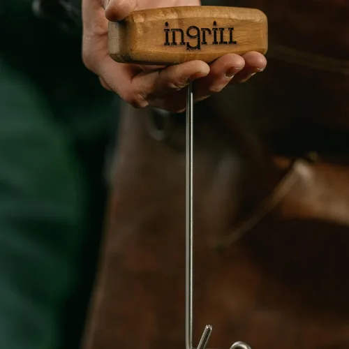 Vista 2 de INGRILL Herramienta de gancho de acero inoxidable para fumadores de barril, gancho de barbacoa de acero inoxidable 304 resistente con mango