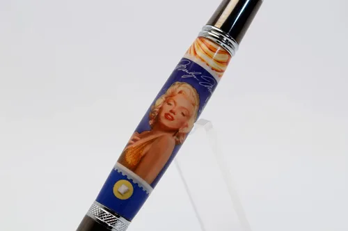 Vista 7 de Marilyn Elegant Gunmetal and Chrome Twist Pen