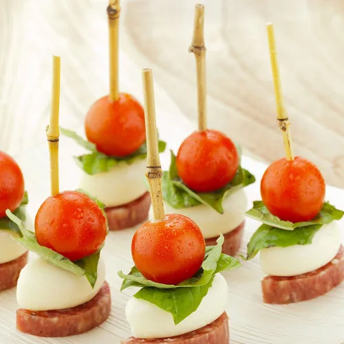 Vista 2 de Restaurantware Púas de cóctel de bambú de 4 pulgadas, 1000 púas resistentes para aperitivos, diseño de ramitas para servir obras o postres palillos