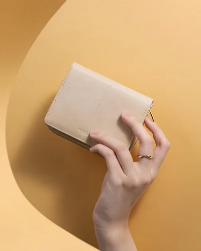 Vista 7 de Vulkitty Cartera pequeña para mujer, tarjetero de cuero plegable con bloqueo RFID y bolsillo para monedas, doble ventana de identificación