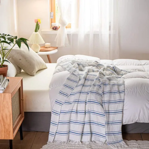 Vista 7 de Simple&Opulence Manta de muselina de algodón a rayas teñidas para cama, sofá, manta tejida de punto con borlas, suave, ligera, acogedora, prelavada