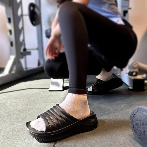 Vista 2 de KuaiLu Sandalias de recuperación para mujer con cómodo apoyo para fascitis plantar, sandalias deportivas ortopédicas con puntera abierta, cojín