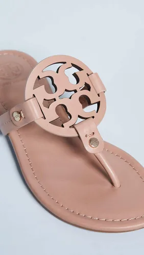 Vista 6 de Tory Burch Miller - Sandalia con estilo patentado de tanga para mujer
