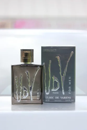 Vista 4 de Udv Black By Ulric de Varens Eau De Toilette Spray para hombre de 3.4 oz