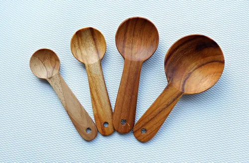 Vista 5 de Juego de cucharas medidoras de madera de teca rústica, 4 piezas de madera de teca ecológica (sin marcas)