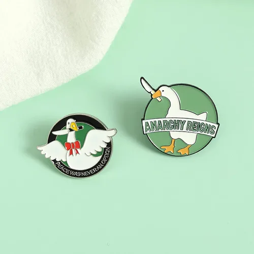 Vista 2 de LUKGELYAM Lindos alfileres esmaltados de dibujos animados, broche de solapa para mochila, chaquetas, divertidos alfileres de tigre para regalo
