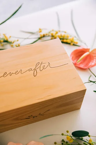 Vista 3 de Ever After - Caja de madera para recuerdos [regalos personalizados, aniversario, boda, memoria]