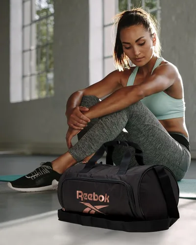 Vista 2 de Reebok Bolsa de lona - Bolsa de gimnasio para entrenamiento y viajes, bolsas de lona de tamaño pequeño para mujeres y hombres, Easton Black