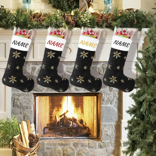 Vista 7 de Calcetines negros de piel sintética de Navidad, 1 paquete grande de 22 pulgadas, medias colgantes de felpa negra con nombre personalizado con copos