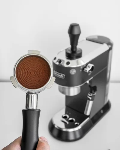 Vista 3 de Normcore Tamper para Espresso de 51 mm con base ondulada - Tamper con resorte - Muelles de repuesto de 15 lb / 25 lb / 30 lb - Mango y soporte