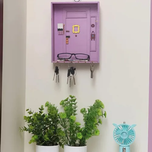 Vista 2 de TOIVO Soporte para llaves de pared de Friends, regalos de mercancía de programas de televisión de amigos, fácil instalación para entrada