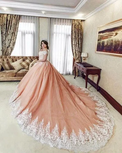 Vista 4 de XYAYE Vestidos de quinceañera con hombros descubiertos, vestidos de baile de tul hinchados con encaje de tren, vestido largo de graduación para mujer