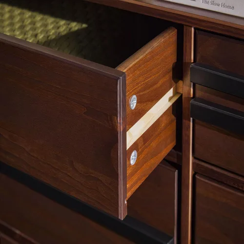 Vista 7 de Walker Edison Malhia Cómoda minimalista contemporánea de madera maciza con 6 cajones, 60 pulgadas, nogal