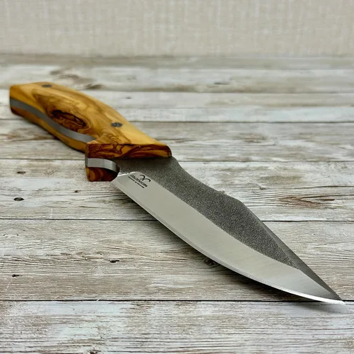 Vista 6 de CUCHILLO DE CAZA CON FUNDA, CUCHILLO DE CAZA CON MANGO DE OLIVA, CUCHILLA DE ACERO N690, FUNDA DE CUERO ORIGINAL Y VARILLA FERRO