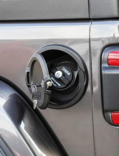 Vista 7 de Savadicar Cubierta de tapa de gas con bloqueo, puerta de tanque de combustible con cerradura compatible con Jeep Wrangler JL JLU 4XE 2018-presente