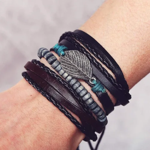 Vista 6 de Pulsera de cadena de muñeca con dije de moda para mujer, conjunto de pulseras de joyería punk para mujer, 4 piezas, pulseras de cuero multicapa
