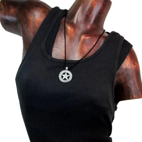 Vista 2 de Evil entre nosotros Pentagram peltre colgante con collar ajustable con cable