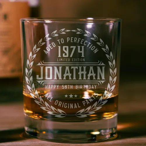 Vista 7 de Regalos de cumpleaños número 50 para hombres, vaso de whisky personalizado, ideas divertidas de regalo para hombre de 50 años, decoraciones de 50
