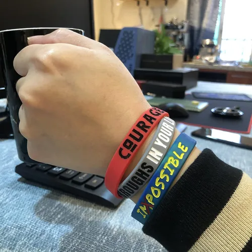 Vista 7 de QEERBSIN Paquete de 12 pulseras motivacionales para hombres, mujeres y adolescentes, pulseras inspiradoras de silicona unisex para adultos
