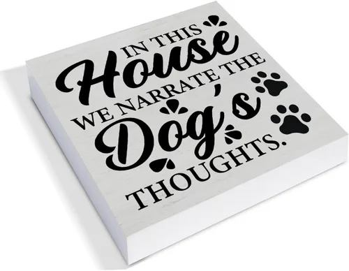 Vista 2 de Cartel de madera rústica para decoración de escritorio, con texto en inglés "In This Home We Narrate the Dog's Thoughts", letrero de madera