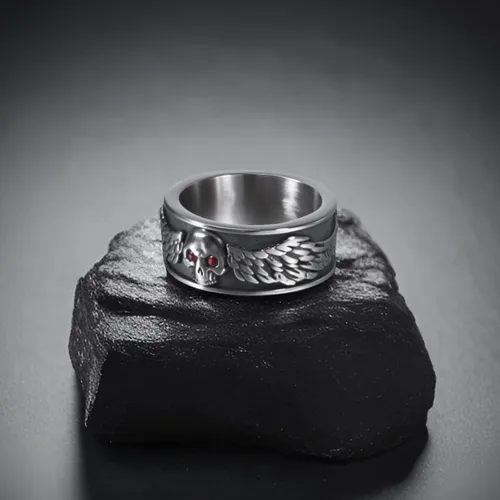 Vista 10 de Anillos de calavera gótica vintage para hombres y mujeres, acero inoxidable, ónix negro, anillo de póquer, anillo de esqueleto plateado