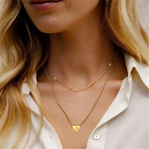 Vista 4 de WanBigVa Collar con inicial en capas de oro para mujer, hecho a mano, chapado en oro de 14 quilates, collar con dije de corazón pequeño, collar