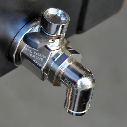 Vista 2 de EZ-7B (0.866 in-1.5) EZ Oil Drain Valve con extremo de manguera extraíble en forma de L (L-002) Combo