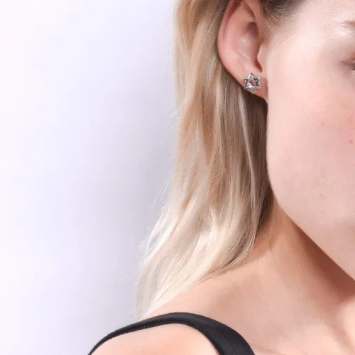 Vista 2 de ChicSilver Pendientes hipoalergénicos de plata de ley 925 con diseño de estrella de David para mujer con caja de regalo
