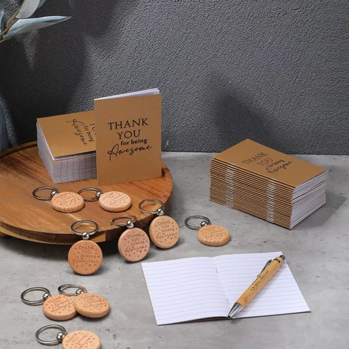 Vista 5 de Kosiz 50 juegos de regalos de agradecimiento a los empleados, cuadernos motivacionales a granel, bolígrafos de bambú inspiradores, llaveros, regalos