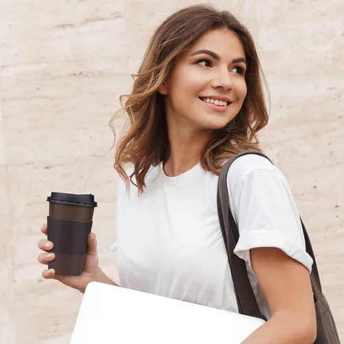 Vista 8 de Promora Tazas de café desechables marrones de 8 onzas con tapas y mangas, fundas desechables para tazas de café caliente, tazas de papel de café