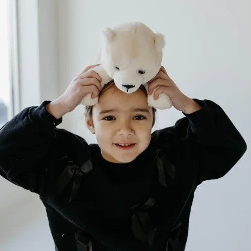 Vista 3 de The Petting Zoo Peluche de oso polar, regalos para niños, animales salvajes de la vida silvestre, oso polar de 9 pulgadas