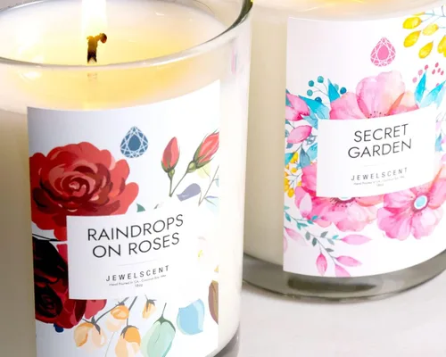 Vista 5 de Raindrops on Roses - Vela para el hogar de 18 onzas con joyería sorpresa