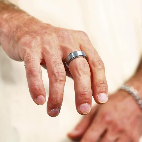Vista 4 de Anillo giratorio de titanio de tungsteno de 0.2360.315 pulgadas para hombre, tamaño medio, sin níquel, anillo de ansiedad para hombres y mujeres