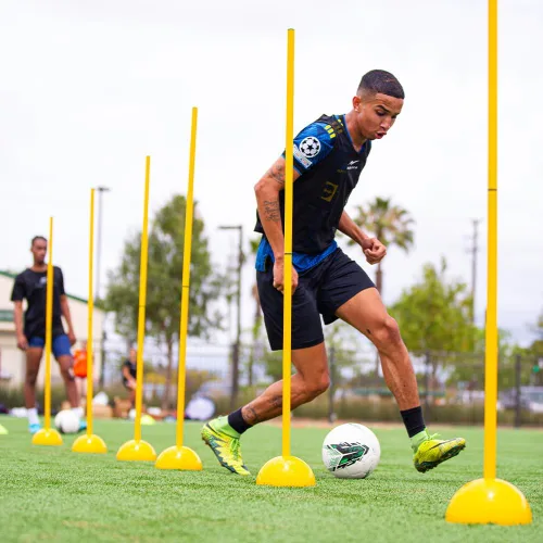 Vista 6 de AGORA Palos de entrenamiento de agilidad deportiva para interiores y césped para fútbol, fútbol y más, juego de 6