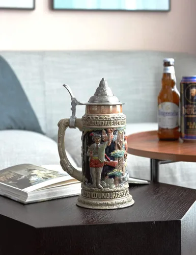 Vista 4 de HAUCOZE Taza de cerveza alemana para caza, jarras vikingas con tapa de peltre, regalos de cumpleaños para hombres, padre, marido, 0.6 litros