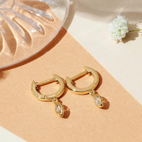Vista 5 de PAVOI Aretes colgantes de plata de ley S925 chapados en oro de 14 quilates para mujer, adorno religioso cruz, mal de ojo, trébol, celta, aretes