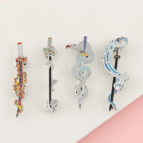 Vista 6 de Anime Demon Slaye Pins Kamado Tanjirou Tomioka Giyuu Bayonet Sword Weapon Keychains Pins for Men Women Jewelry
