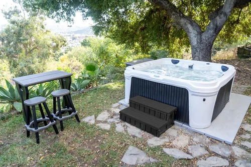 Vista 6 de Confer Plastics Escalón de Bañera de Hidromasaje Deluxe de Dos Niveles de 36 Pulgadas de Ancho. Escalones de Spa Antideslizantes, Instalación Fácil