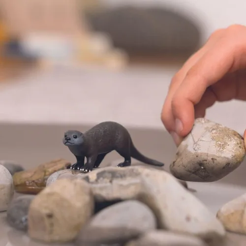 Vista 2 de Schleich Wild Life - Juguetes de animales salvajes marinos y oceánicos para niños y niños pequeños, juguete de nutria, edades 3+