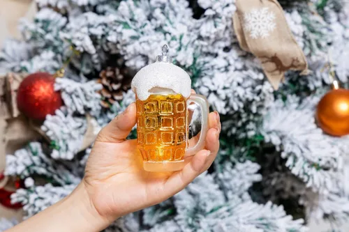 Vista 6 de Paquete de 2 adornos de cerveza de vidrio soplado a mano para árbol de Navidad, vidrio pintado a mano, paquete de 6 adornos de cerveza y adorno