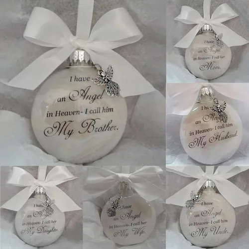 Vista 6 de Adornos conmemorativos de Navidad, bola de plumas con texto en inglés "I Have an Angel in Heaven" con un pequeño ángel de Navidad, adorno de Navidad
